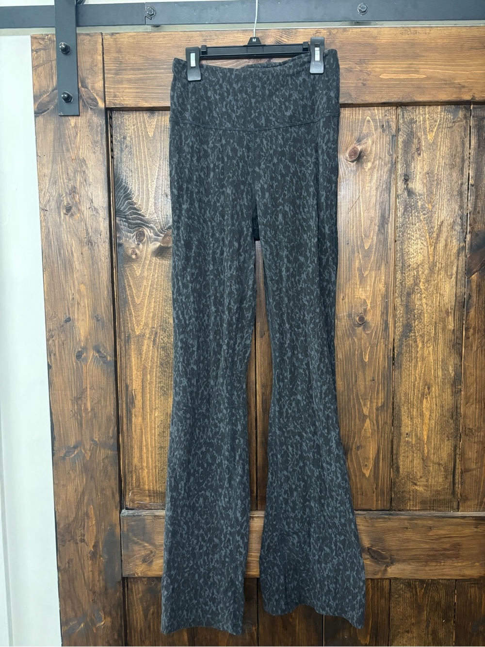 Black/grey flared yoga pants